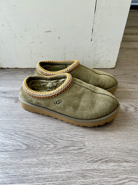 UGG Size 7 Shoes