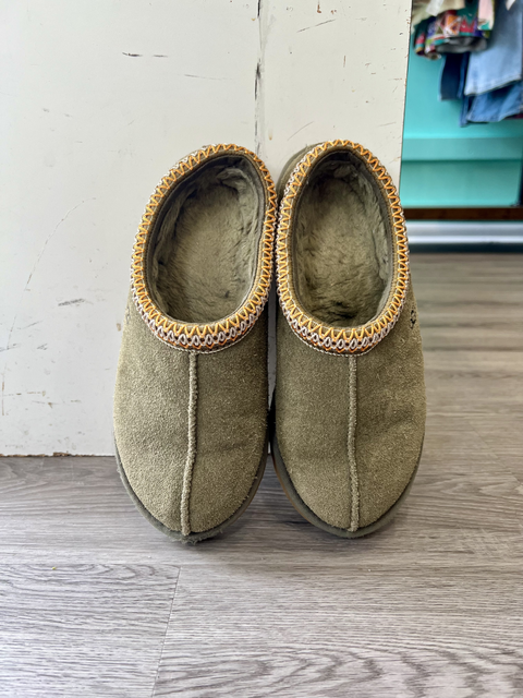 UGG Size 7 Shoes