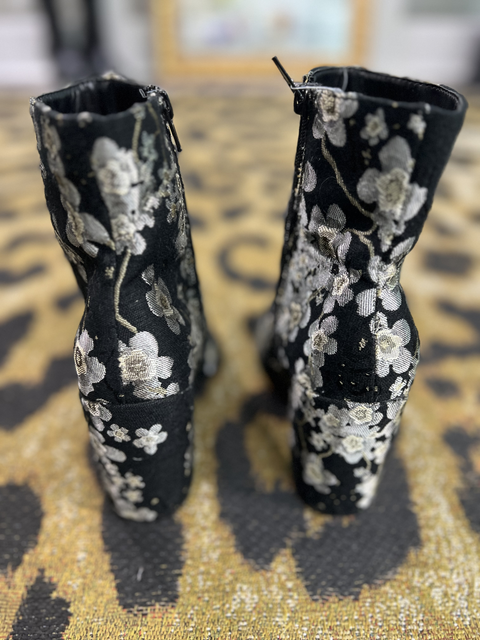 No Label Size 7 Shoes