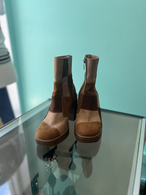 Universal Thread  Size 6 Shoes