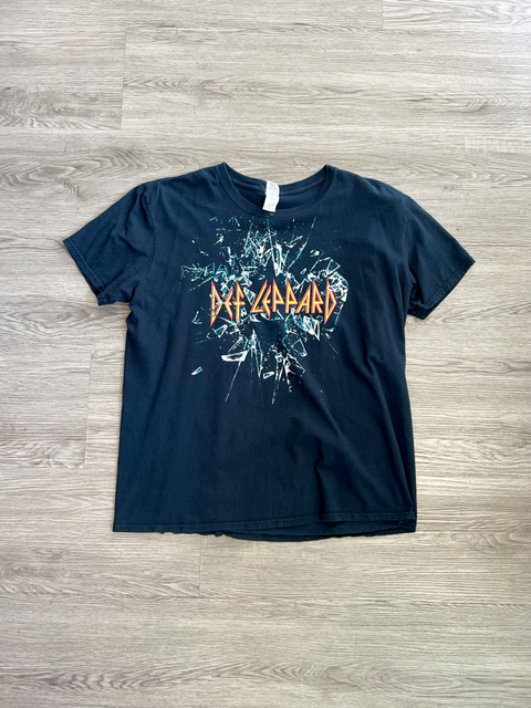 Gildan  Size XL Top