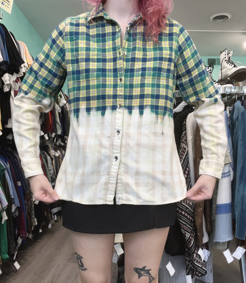 Woolrich  Size L Tees