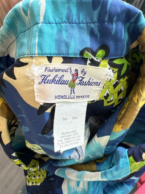 Hukilau Fashions  Size M/L Tops