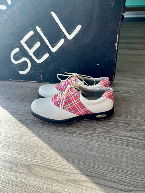 Ecco  Size 38 EUR/7w Shoes