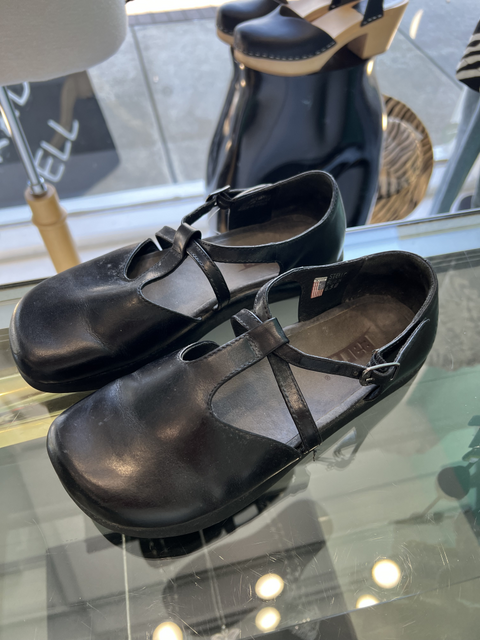 EARTH  Size 6 Shoes