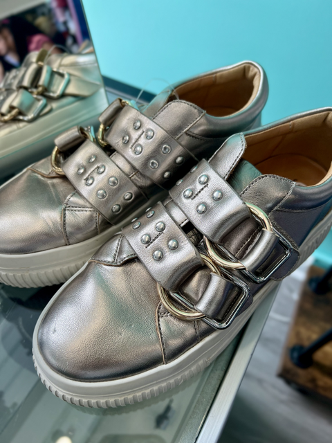 J/Slides  Size 7 Shoes