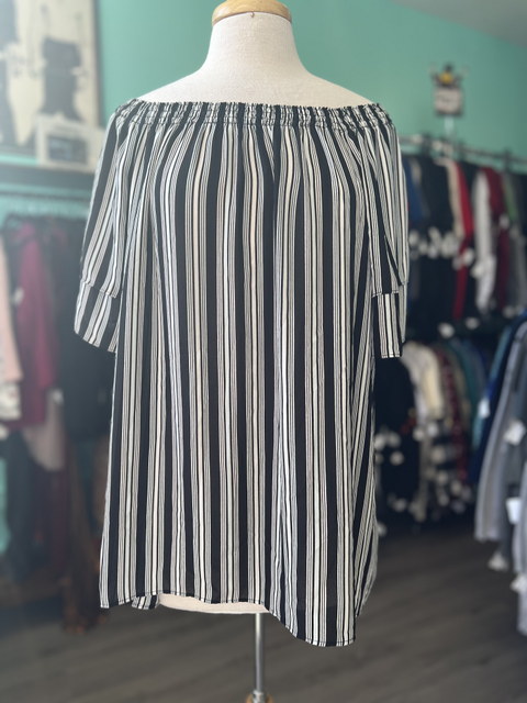 Violet +Claire  Size 1X Top