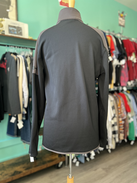 Under Armour  Size L Tops