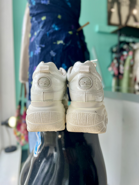 Buffalo London  Size 9 Shoes