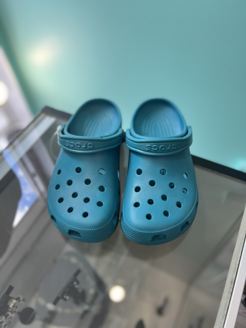 Crocs  Size W9/M7 Shoes