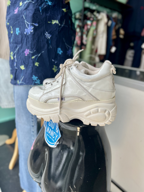 Buffalo London  Size 9 Shoes