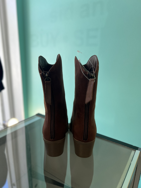 Wonderly  Size 8.5 Shoes
