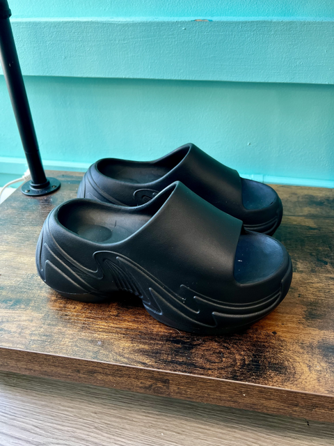 No Tag  Size 10 Shoes