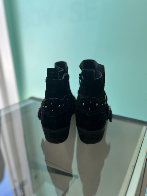 Zodiac  Size 8 Shoes