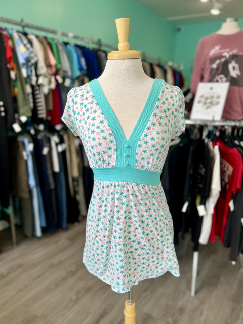 one clothing  Size M Tops