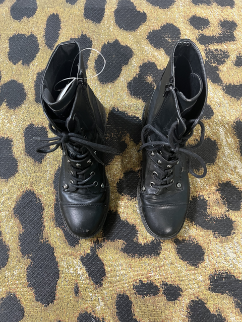 Guess  Size 7 Shoes