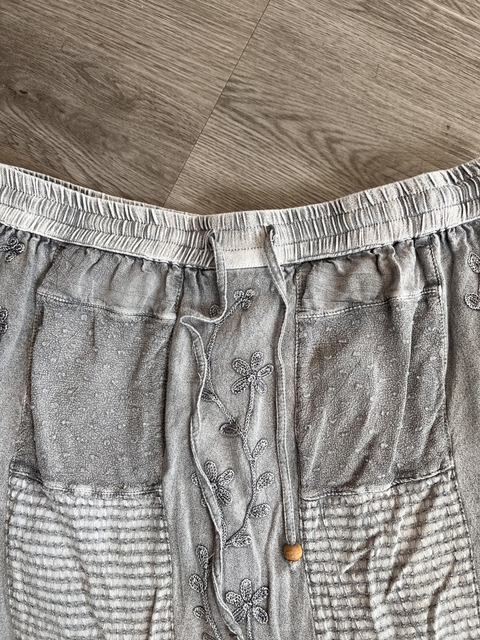 Young Threads  Size L Bottoms