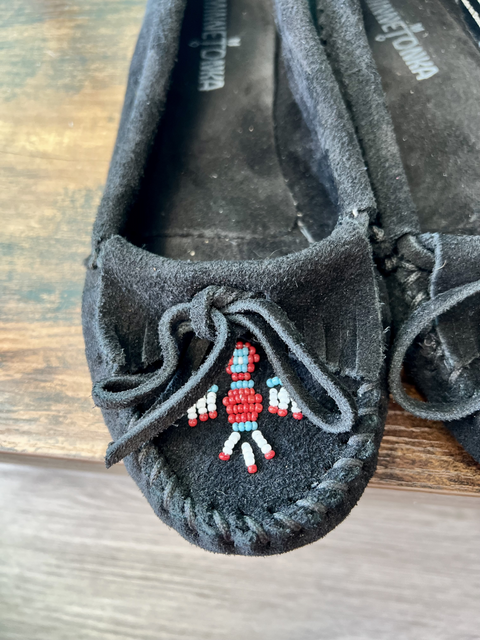 Minnetonka  Size 7 Shoes