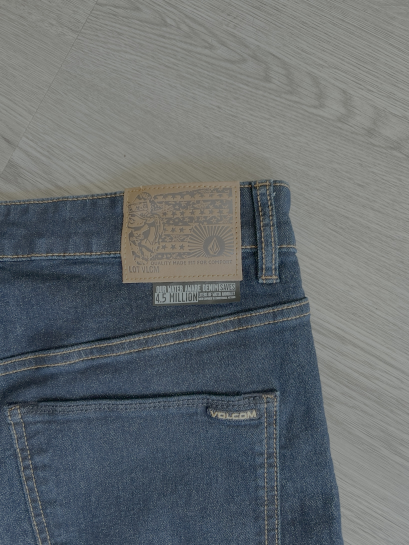 Volcom  Size 32/32 Bottoms
