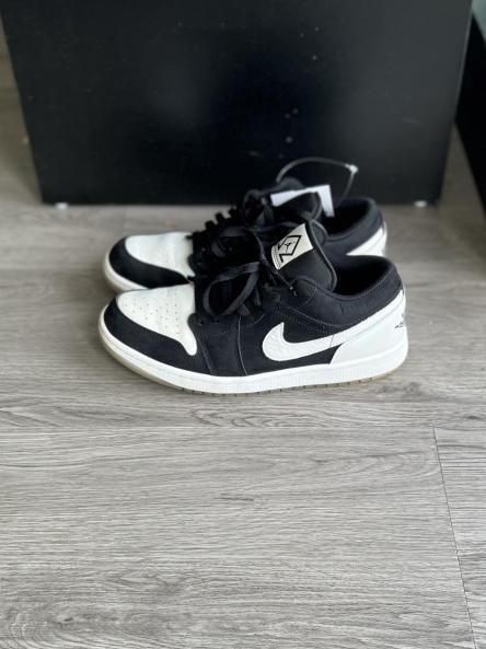 Air Jordan  Size 9 Shoes