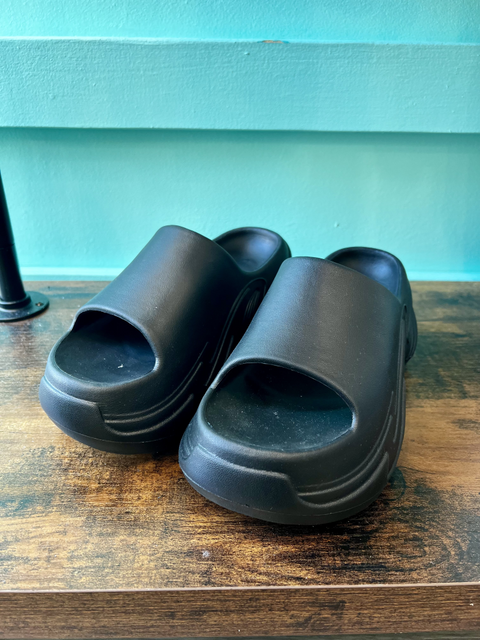 No Tag  Size 10 Shoes