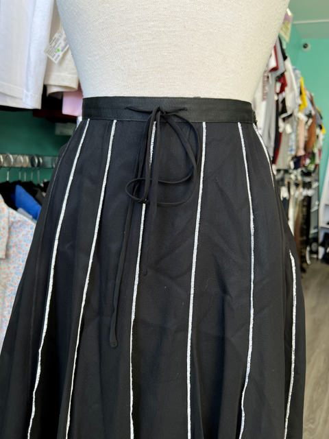 WD . NY  Size 8 Bottoms