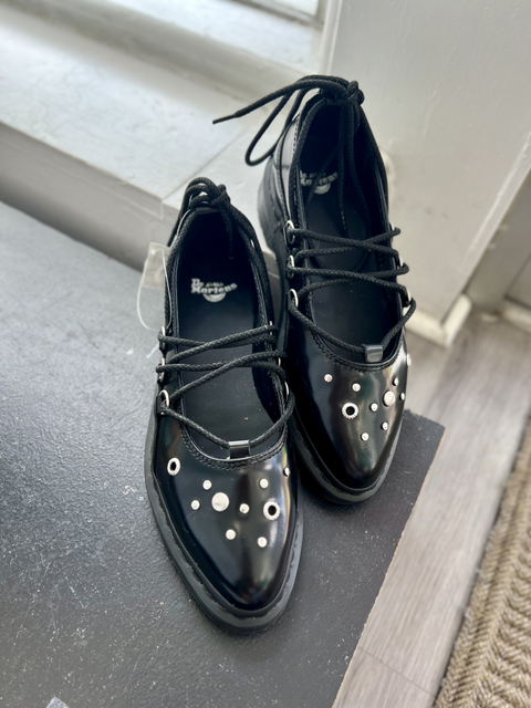Dr. Martens  Size W7 / M5 Shoes