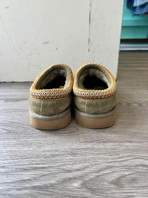 UGG  Size 7 Shoes
