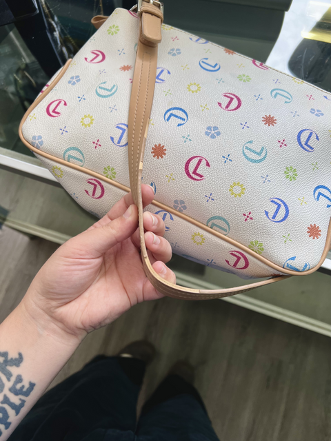 CL America  Size M Bag