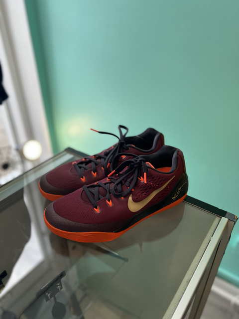 Nike  Size 9.5 Shoes