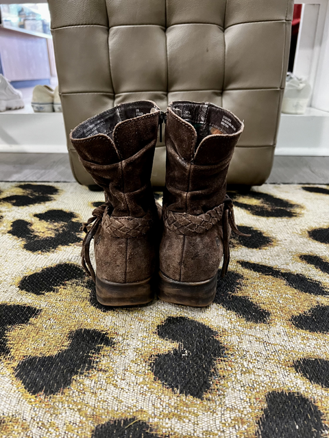 Born  Size 8 Shoes