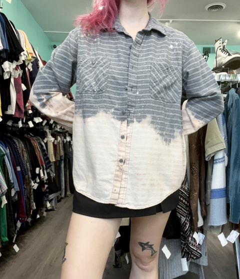 Arizona  Size L Tees