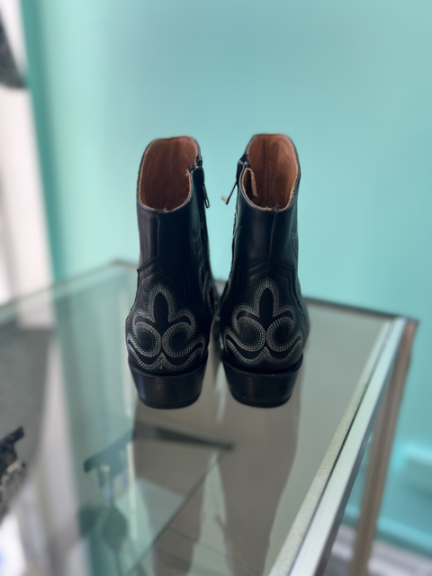 Lucchese  Size 7 Shoes