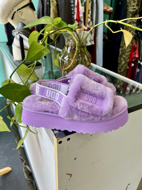 UGG  Size 9 Shoes