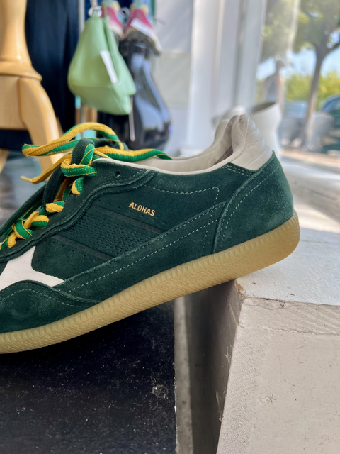 Alohas  Size 9 Shoes