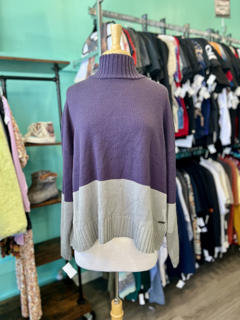 Carve Designs  Size XL Tops