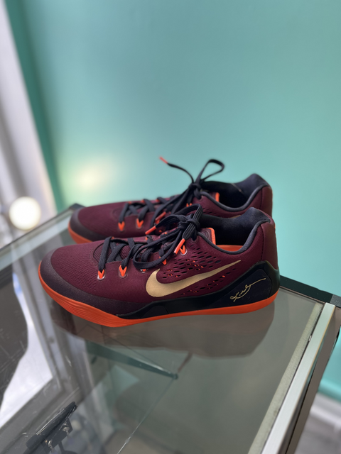 Nike  Size 9.5 Shoes