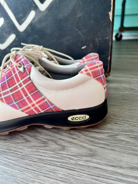 Ecco  Size 38 EUR/7w Shoes