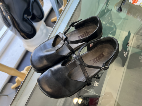 EARTH  Size 6 Shoes