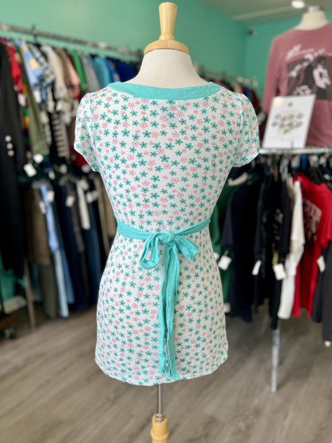 one clothing  Size M Tops
