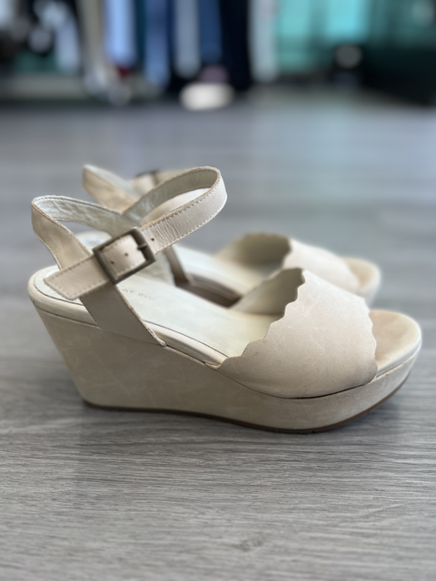 Chocolat Blu  Size 8.5 Shoes