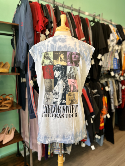 Taylor Swift  Size L Top