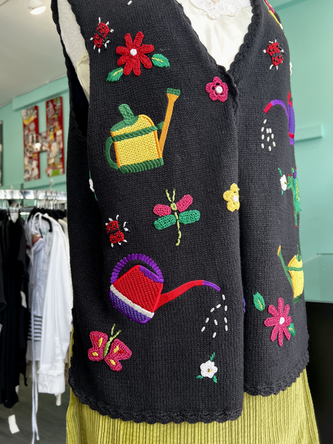 Mandal Bay  Size L Tops