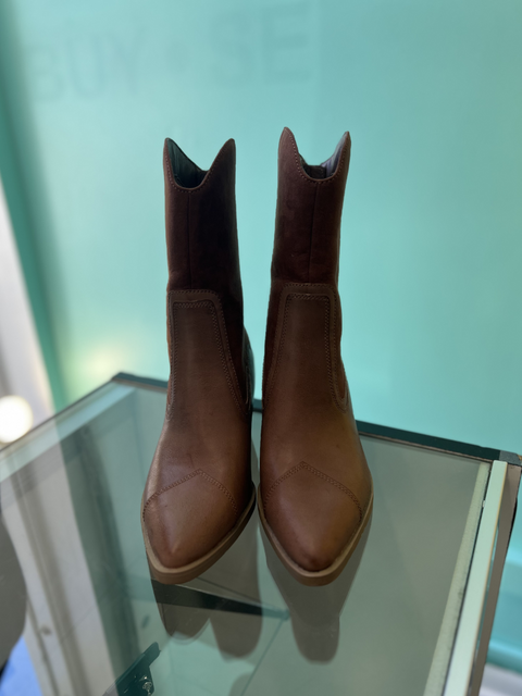 Wonderly  Size 8.5 Shoes