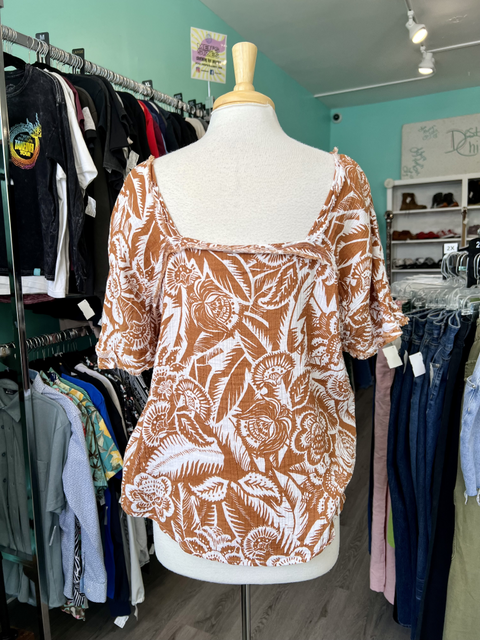 Wonderly  Size L Tops