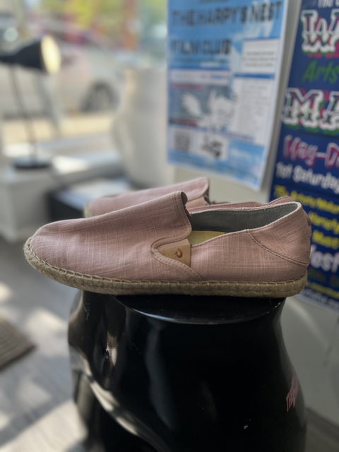 Olukai  Size 8.5 Shoes