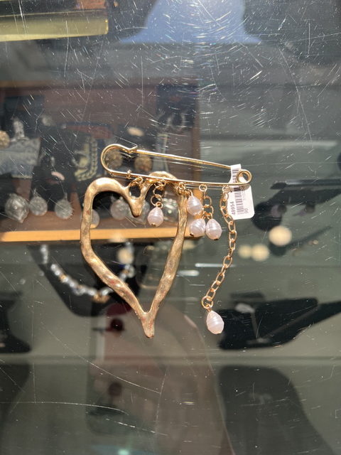 Wona Trading  Brooch
