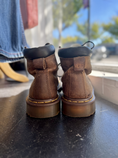 Dr. Martens  Size M7/W8 Shoes