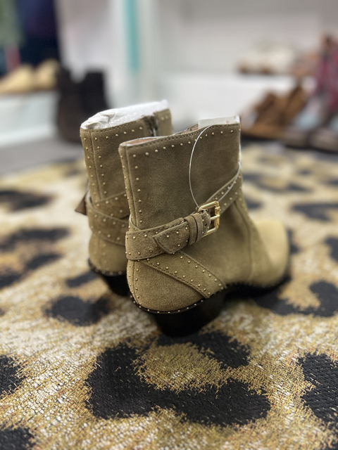 Loeffler Randal  Size 7 Shoes