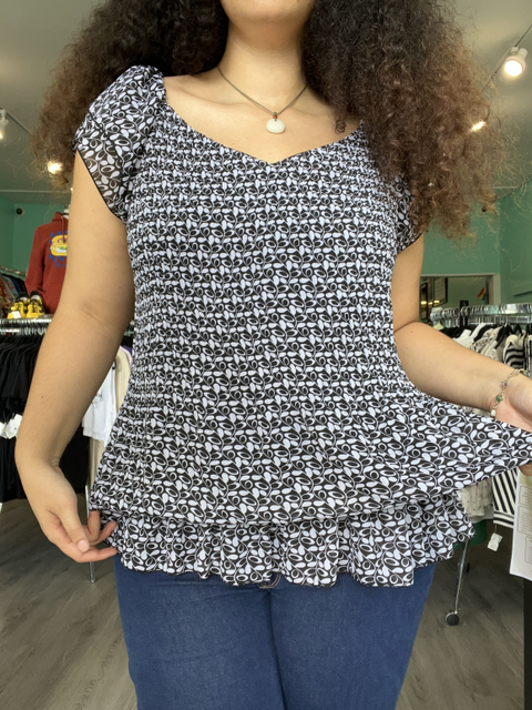 Vio Lin  Size 1X Tops
